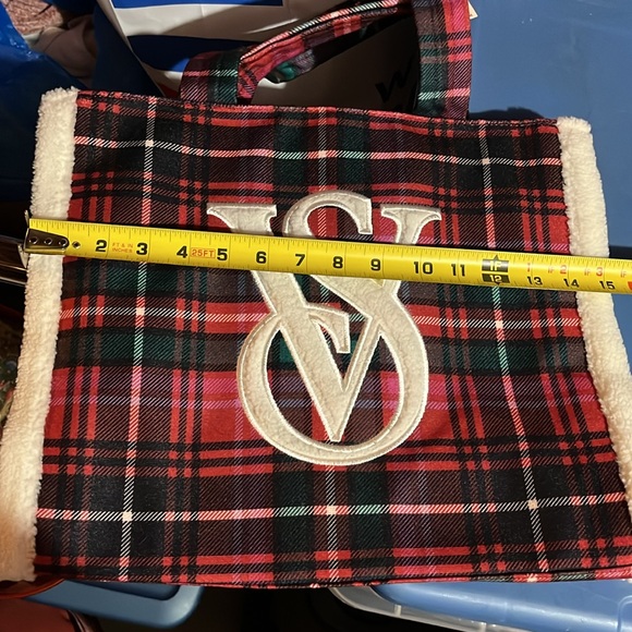 Victoria’s Secret red and green plaid tote bag - Picture 7 of 9